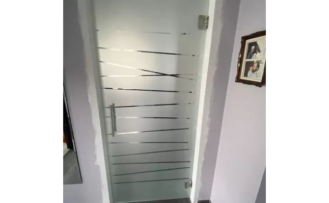 Agrandissez votre espace avec une cloison ou porte en verre