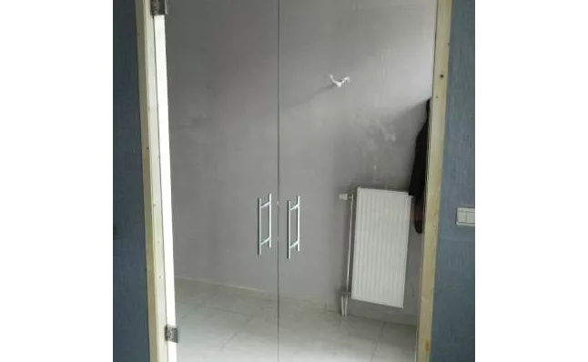 Agrandissez votre espace avec une cloison ou porte en verre