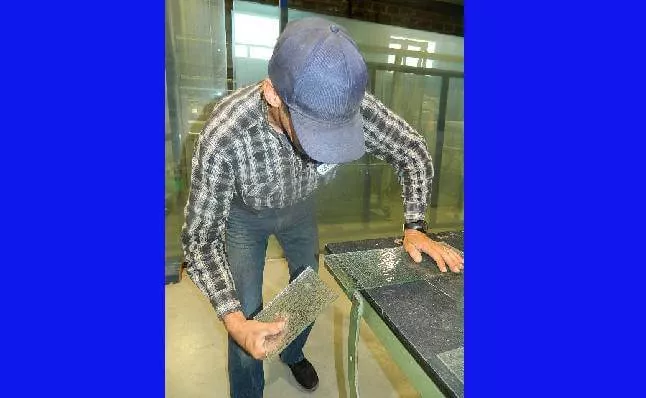 Atelier de découpe de verre martelé sur mesure - All Vitres SRL à Soignies : précision et réactivité pour tous vos p